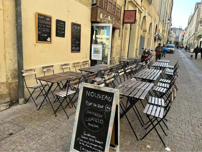 Restaurant pas cher Montpellier – terrasse du restaurant L’Oignon Givré près de la faculté de Droit