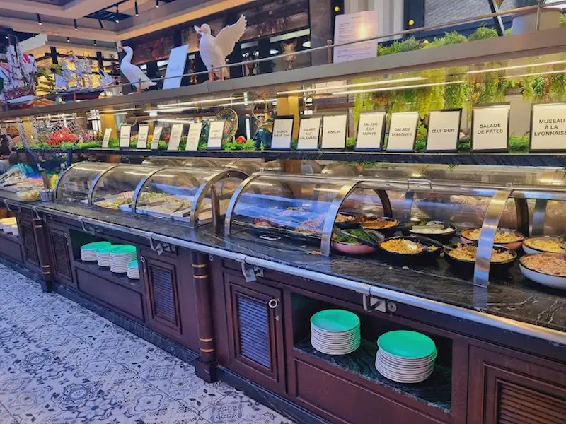 Buffet froid et salades variées du restaurant Top Grands Buffets Mauguio